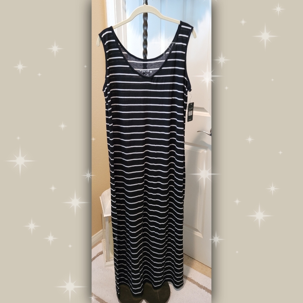 Sold*** Long Sleeveless Black/White Dress